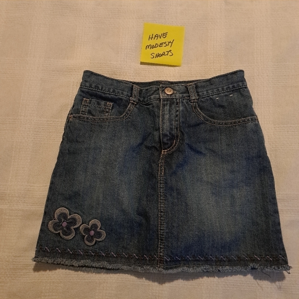 Gymboree girls size 8 jean skirt with modesty shorts, 5 pockets